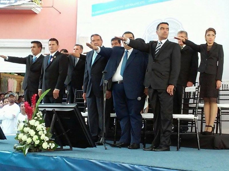 12048979_1072791199432313_651144060_n