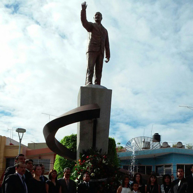 12193750_517567155075500_4276093189885140110_n