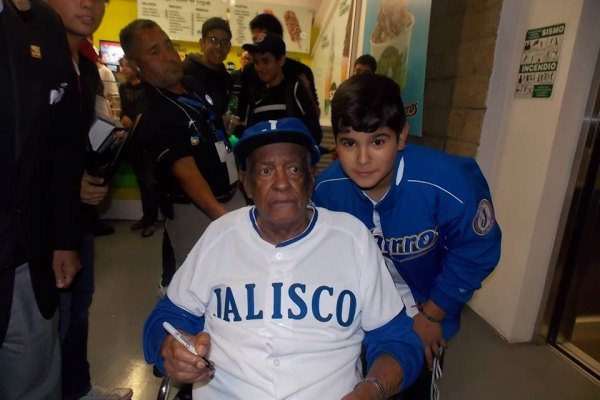 15073560_907621556048758_594153909071556775_n